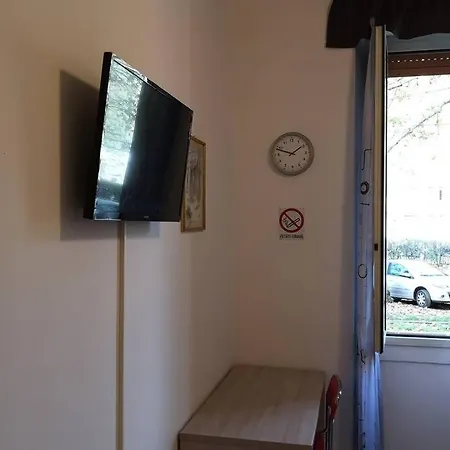 Simple Room Ca Granda M5 Pensión Milán